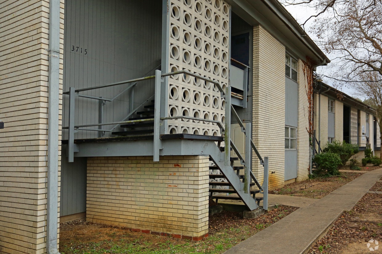 Building Photo - The Rosa Apartments