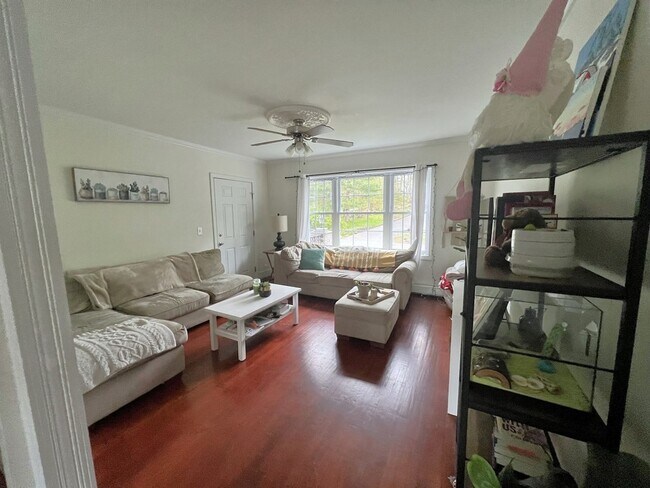 Foto del edificio - 218 Thurber Ave