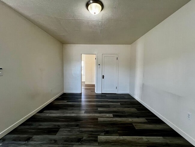 Building Photo - H102