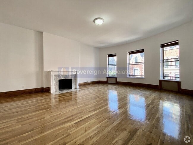 Building Photo - 302 W 107th St