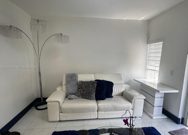 Foto del edificio - 18306 NW 68th Ave