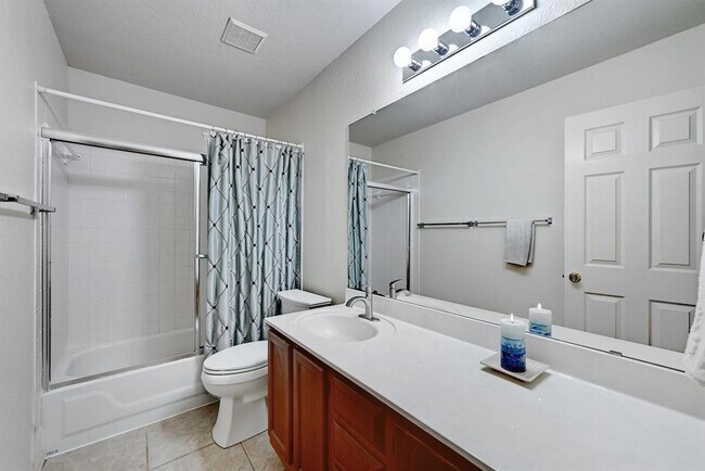 Building Photo - 15300 Quinley Dr