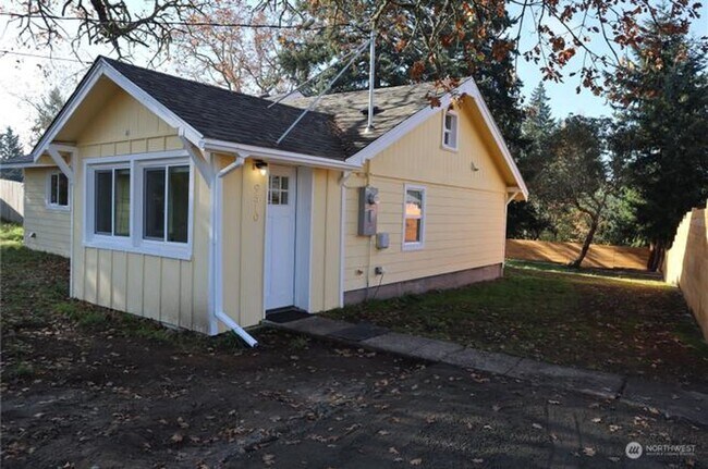 Foto del edificio - Charming Retreat: Fully Remodeled 3 Bed, 2...