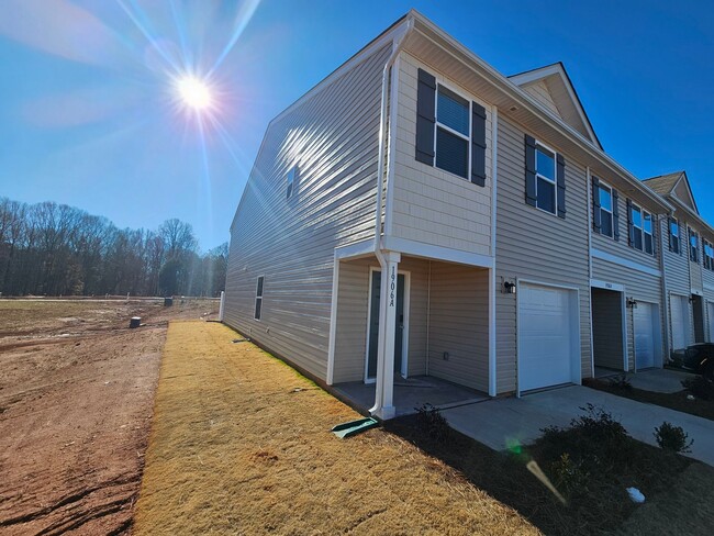 Foto del edificio - Brand New Townhome in the heart of Newton