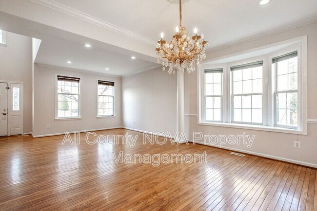 Building Photo - 12401 Willow Falls Dr
