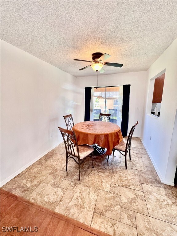 Foto del edificio - 12638 Kenwood Ln