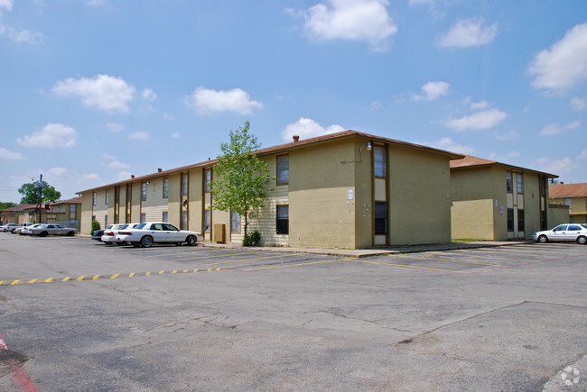 Building Photo - Carpenters Cove Apartments