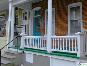 Building Photo - 322 N Franklin St