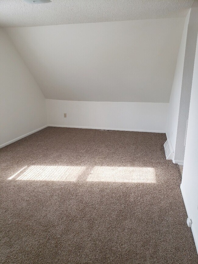 Building Photo - 1711 Evans Ave