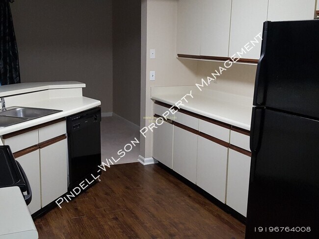 Building Photo - Stonehenge Townhome
