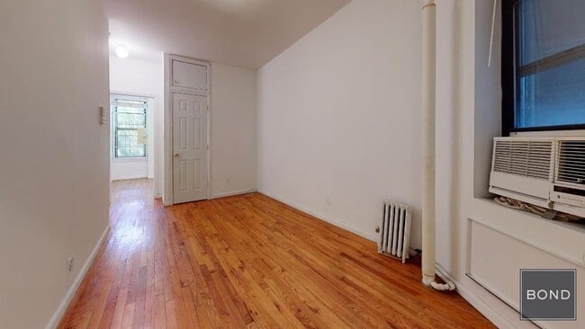 Building Photo - 322 E 89th St
