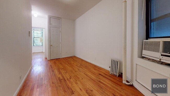 Foto del edificio - 322 E 89th St