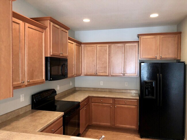 Building Photo - Nice 3 bedroom Monument Townhome