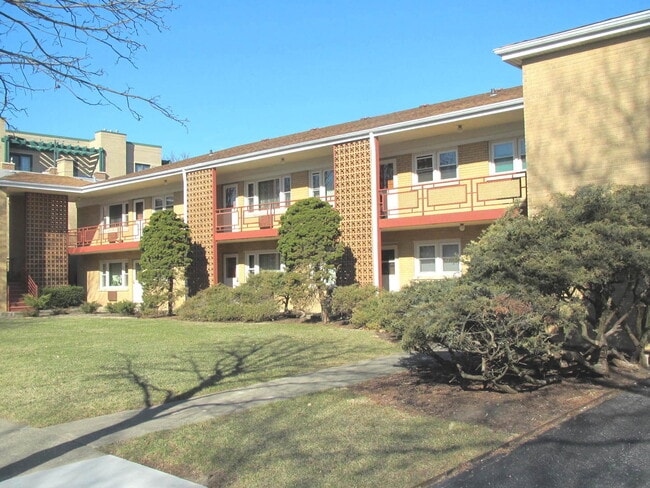 Building Photo - 33 N Clifton Ave