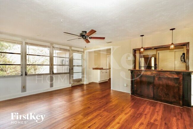 Foto del edificio - 4125 Woodsville Dr