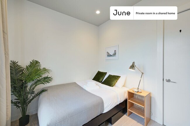 Foto del edificio - Private bedroom in 6 bed/2 bath Home