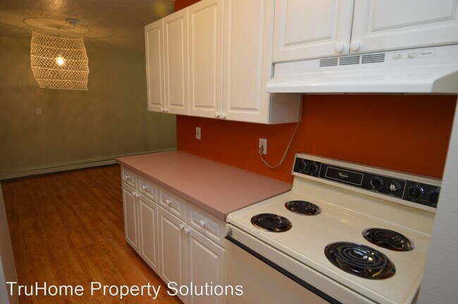 Building Photo - 2 br, 1 bath House - 921 32nd Ave S #8
