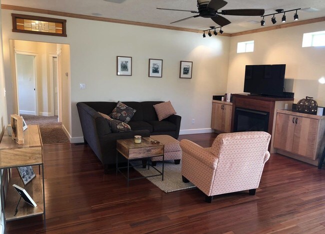 Building Photo - 1313 Rosita Dr