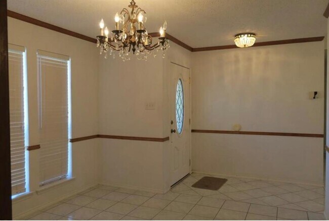 Building Photo - 1508 Woodoak Dr