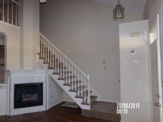Building Photo - 820 S Lake Cir