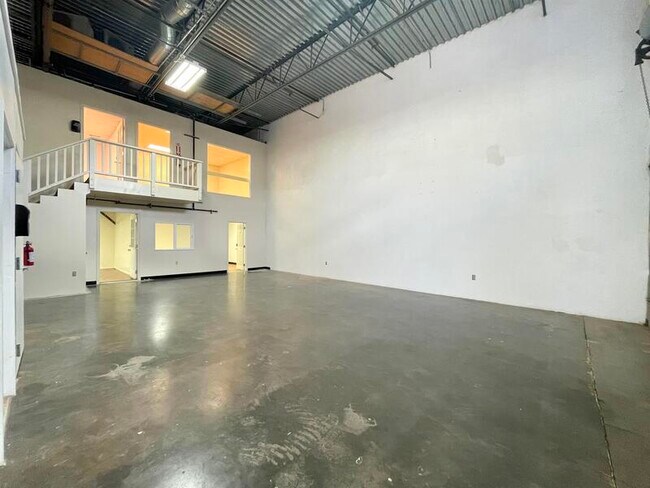 Building Photo - 94-1388-1388 Moaniani St