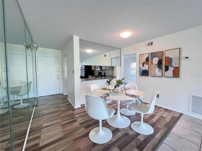 Foto del edificio - 3233 Candle Ridge Dr