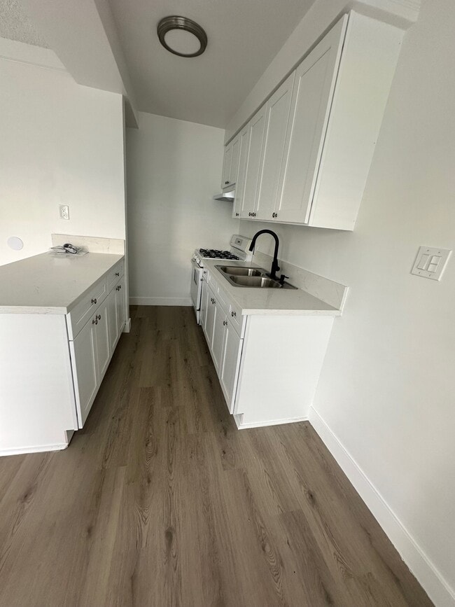 Building Photo - Zelzah Avenue Apartments