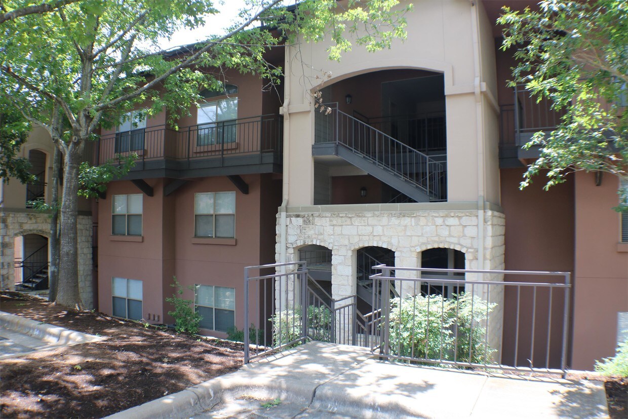 Primary Photo - 6000-3 Shepherd Mountain Cove