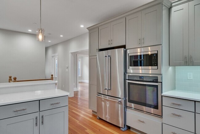 Building Photo - 16 Traymore St