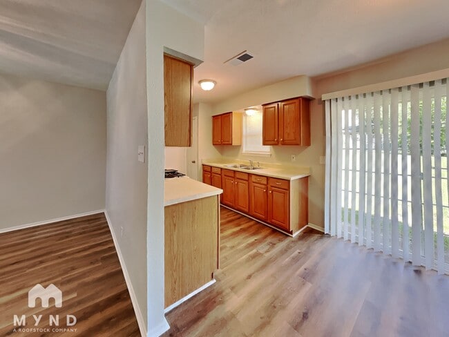 Foto del edificio - 3451 Pebbleshores Dr