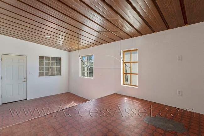 Building Photo - Charming Manufactured Home 2  Bed/1 Bath I...