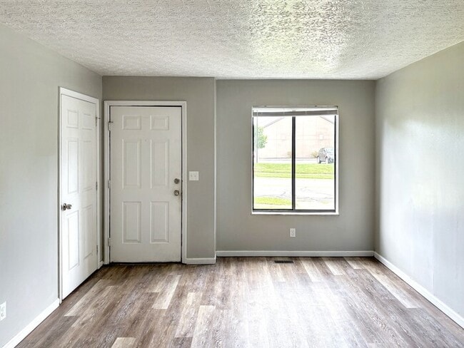 Building Photo - 5760 Ponderosa Dr