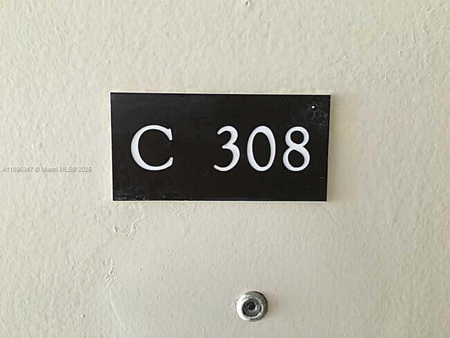 Foto del edificio - 9001 SW 77th Ave