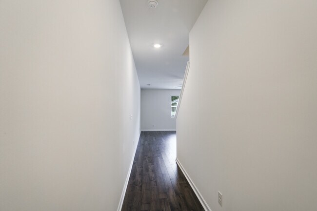 Foto del edificio - 1050 King Iron Dr
