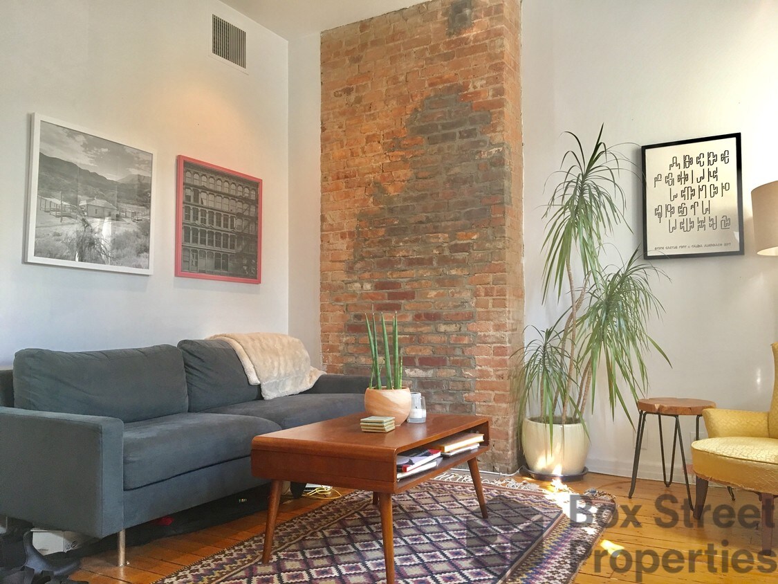 Primary Photo - 154 N 8th St