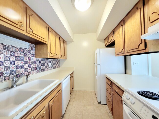 Foto del edificio - 3D tour available! Beautiful 3 bedroom 1.5...