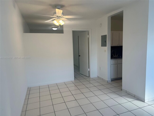 Building Photo - 8350 SW 65th Ave