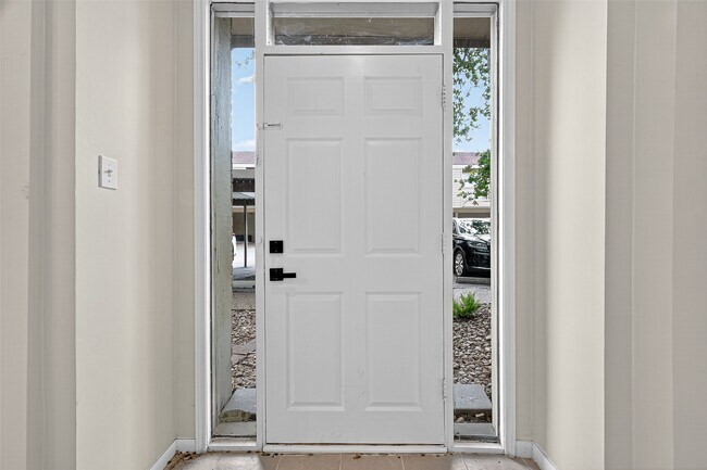 Foto del edificio - 2100 Tanglewilde St