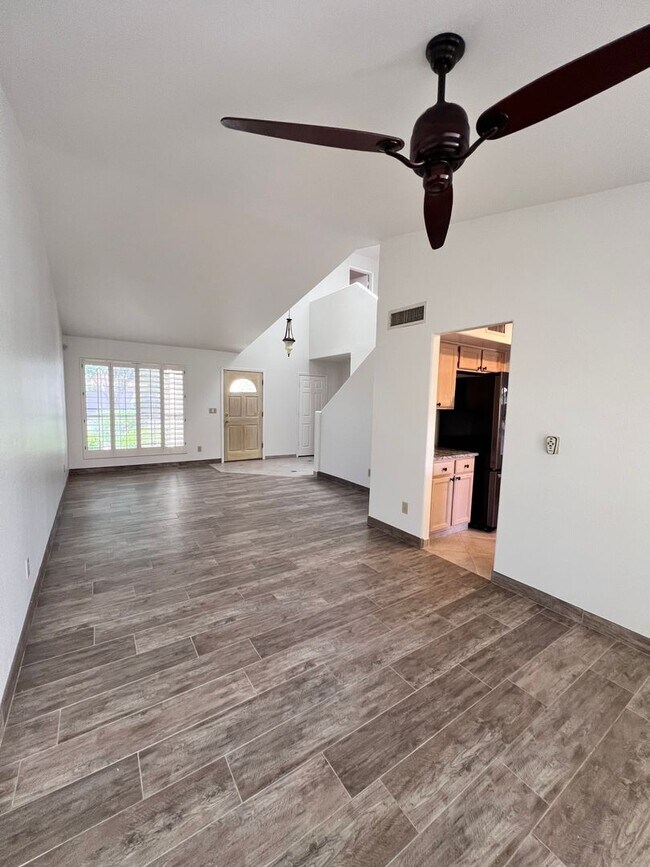 Building Photo - Ahwatukee Charmer!