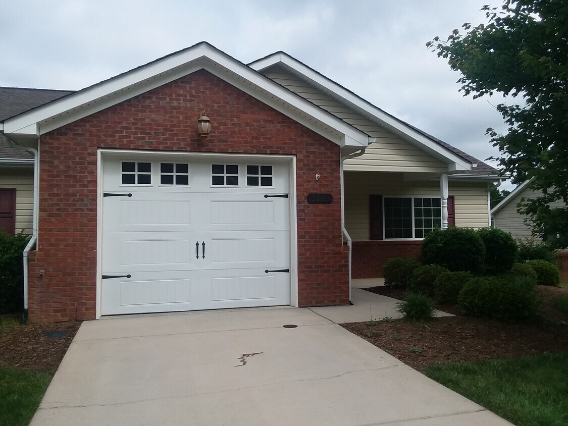 5663 Mountain Oaks Ln, Ooltewah, TN 37363 Townhome Rentals in Ooltewah TN