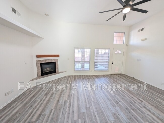 Foto del edificio - 363 Pinon Creek Rd SE