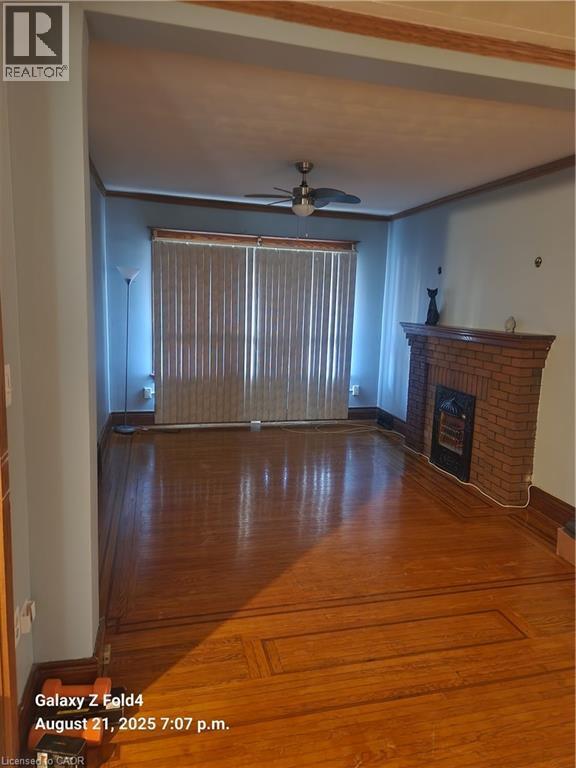 Building Photo - 18 Huxley Ave S