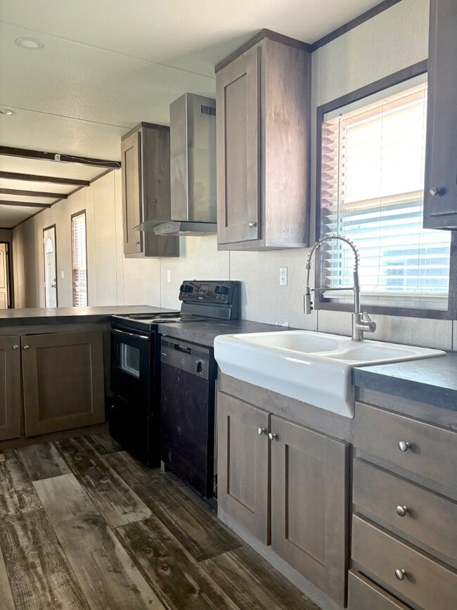 Building Photo - 333 1610