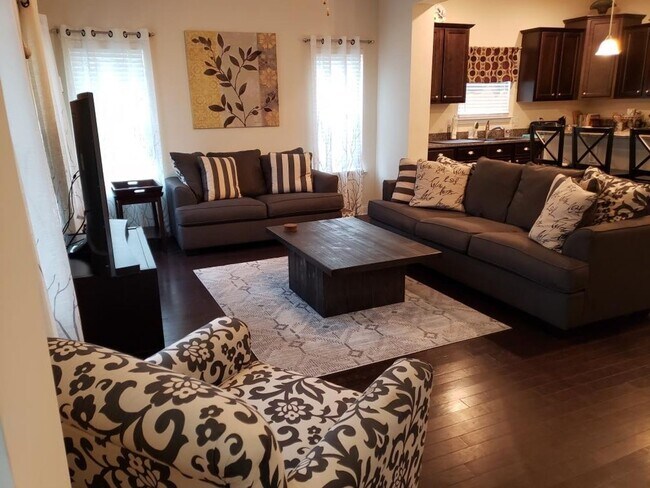 Building Photo - Beautiful 4 bed 2.5 bath in Dunham Marsh!