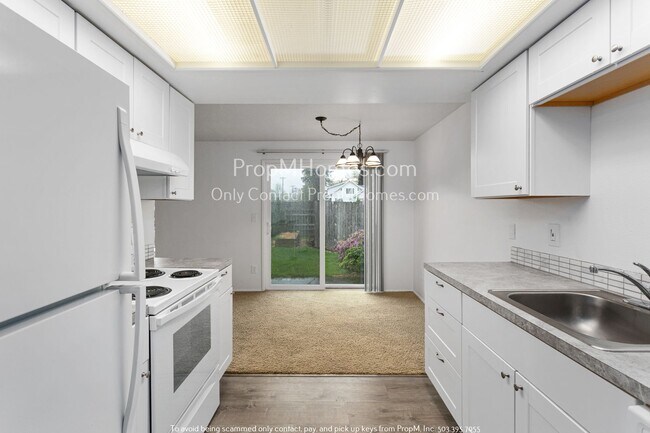 Building Photo - Cozy Two-Bedroom in Gresham - New Washer/Dryer Install Upon Signed Lease!