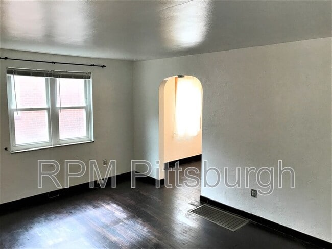 Building Photo - 1685 Doyle St