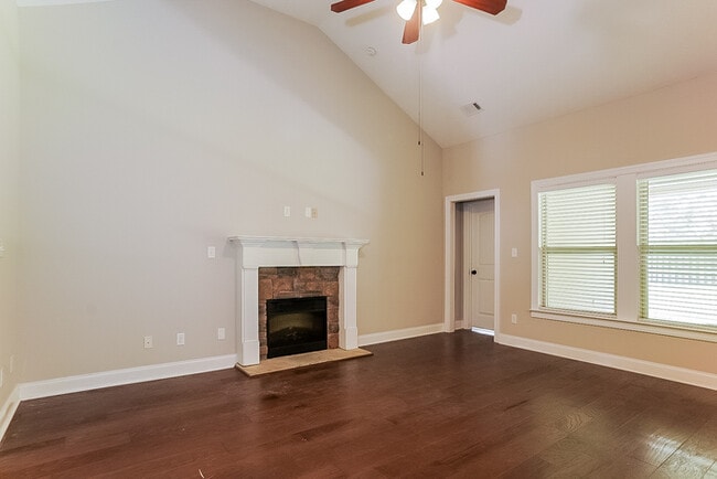 Building Photo - 828 Erika Ln