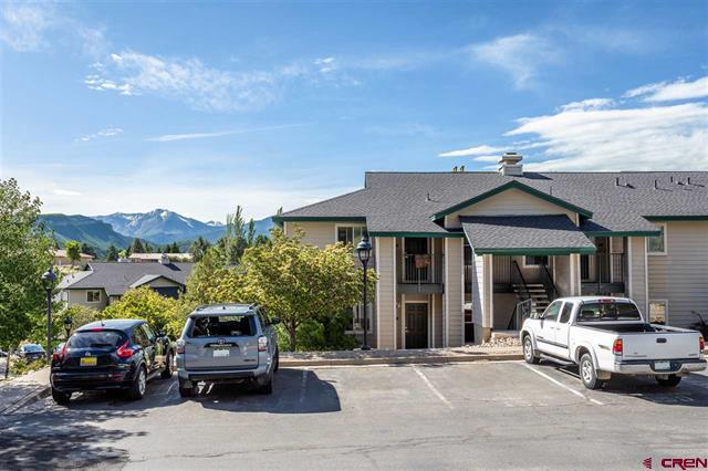 Parking and exterior - 1100 Goeglein Gulch