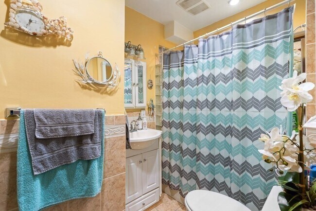 Building Photo - 93 Florence St