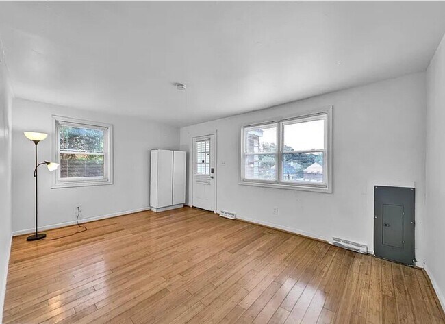 Building Photo - 5540 60th Ave